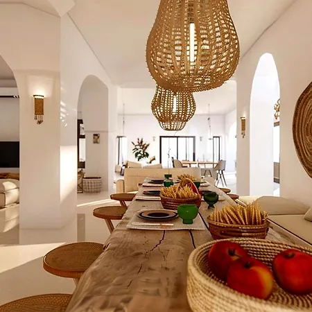 Xenoulya In Villa Parikia (Paros)