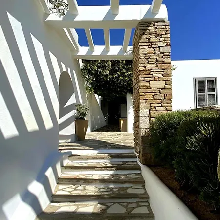 Xenoulya In Villa Parikia (Paros)